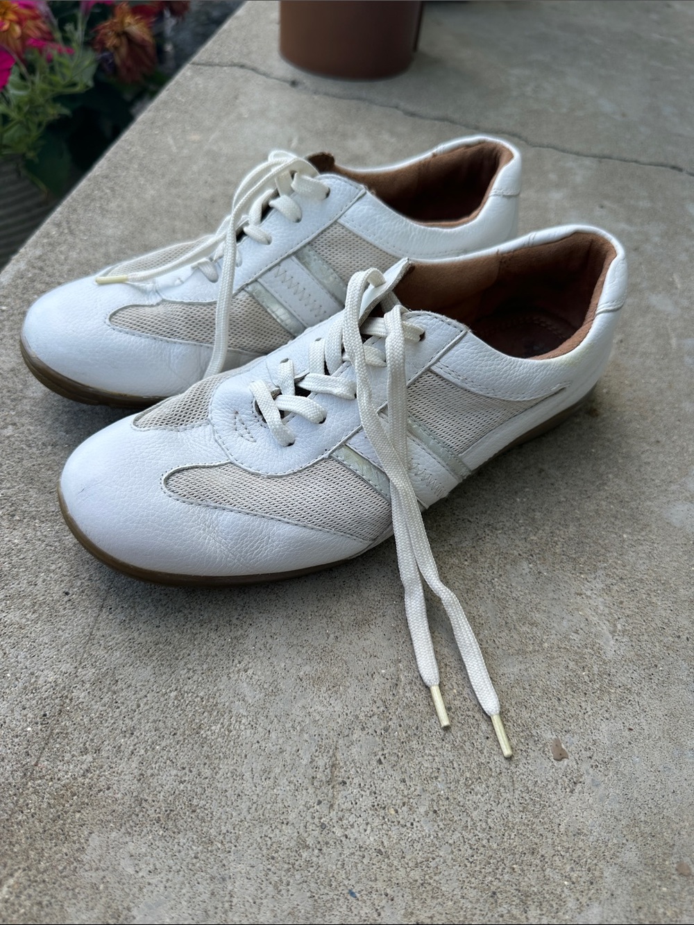 Naturalizer women’s walking sneaker size 8